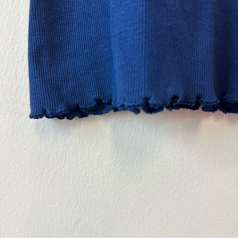 Chic Y2K style Navy Lace Trim Camisole with Ruffled Edge - Picture 3 of 6